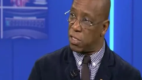 凯恩在拜仁防守与进攻组织中的贡献卓越，重要性胜过莱万